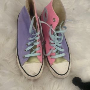 Super cute converses.